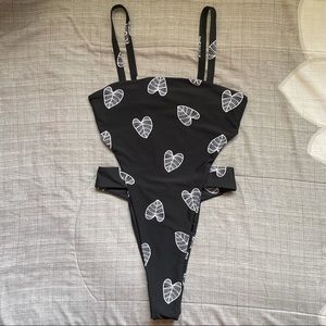 ⚡️SOLD ON DEPOP⚡️ocean breeze bikinis one piece